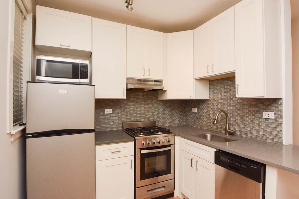 https://chicagocityflats.com/pics/27504-C.jpg?timestamp=2024-12-03T02:50:10-06:00