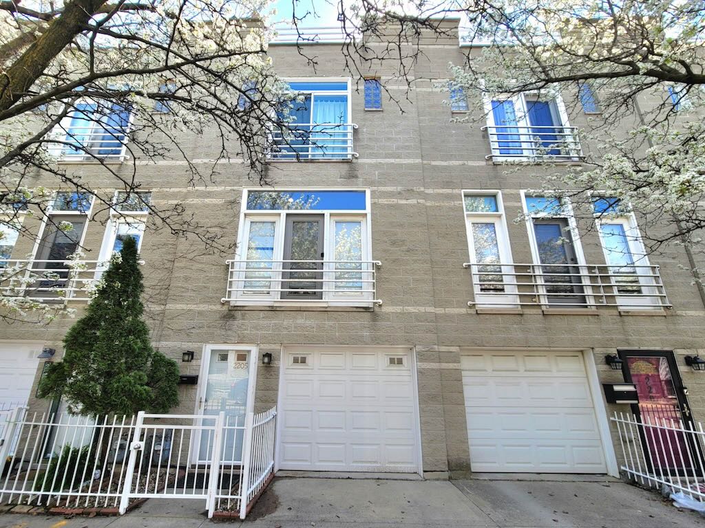 https://chicagocityflats.com/pics/2897-A.jpg?timestamp=2024-12-03T02:50:04-06:00