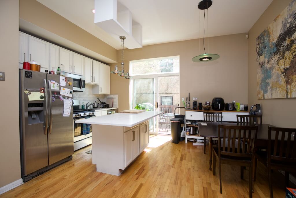 https://chicagocityflats.com/pics/2897-B.jpg?timestamp=2024-12-03T02:50:04-06:00