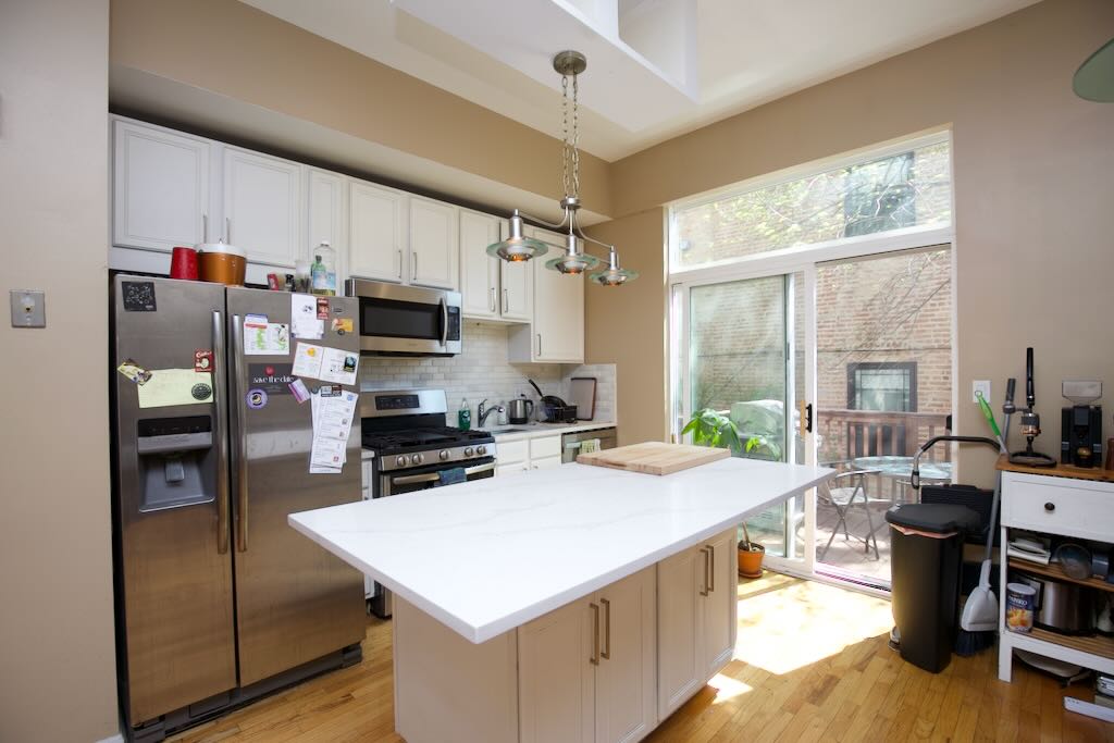 https://chicagocityflats.com/pics/2897-C.jpg?timestamp=2024-12-03T02:50:04-06:00