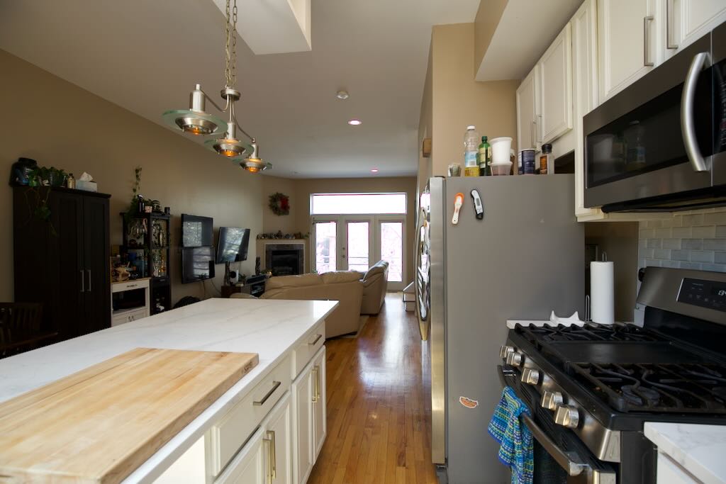 https://chicagocityflats.com/pics/2897-D.jpg?timestamp=2024-12-03T02:50:04-06:00