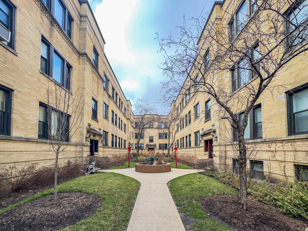 https://chicagocityflats.com/pics/29840-A.jpg?timestamp=2024-12-03T02:50:11-06:00