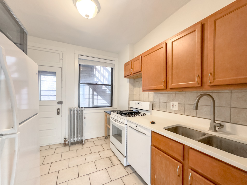 https://chicagocityflats.com/pics/29840-B.jpg?timestamp=2024-12-03T02:50:11-06:00