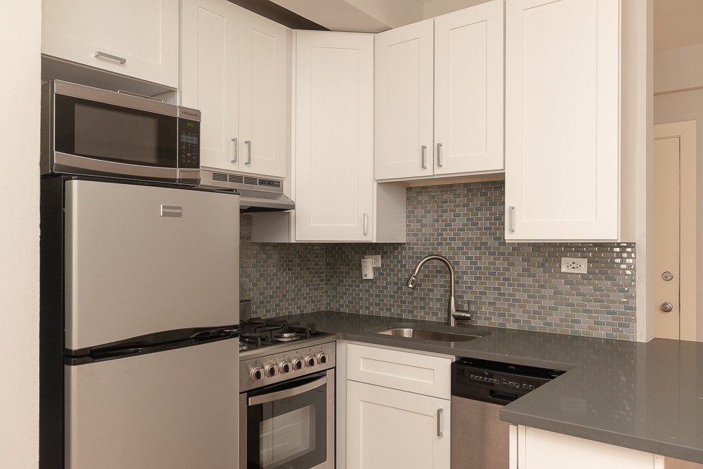 https://chicagocityflats.com/pics/30019-B.jpg?timestamp=2024-12-03T02:50:11-06:00