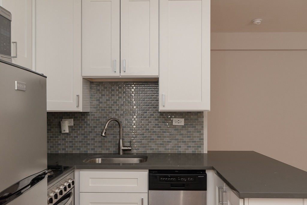 https://chicagocityflats.com/pics/30019-C.jpg?timestamp=2024-12-03T02:50:11-06:00