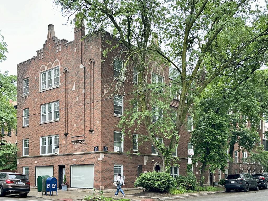 https://chicagocityflats.com/pics/30312-A.jpg?timestamp=2025-06-07T17:56:52-05:00