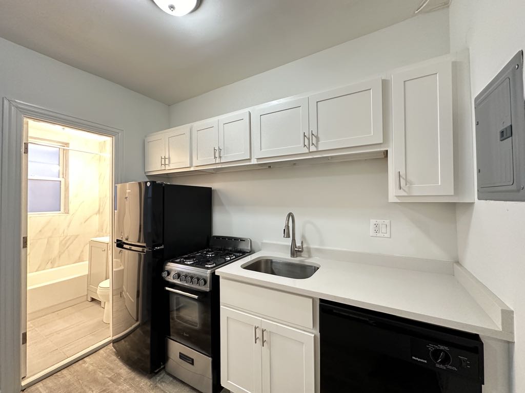 https://chicagocityflats.com/pics/30398-B.jpg?timestamp=2024-12-03T02:50:11-06:00