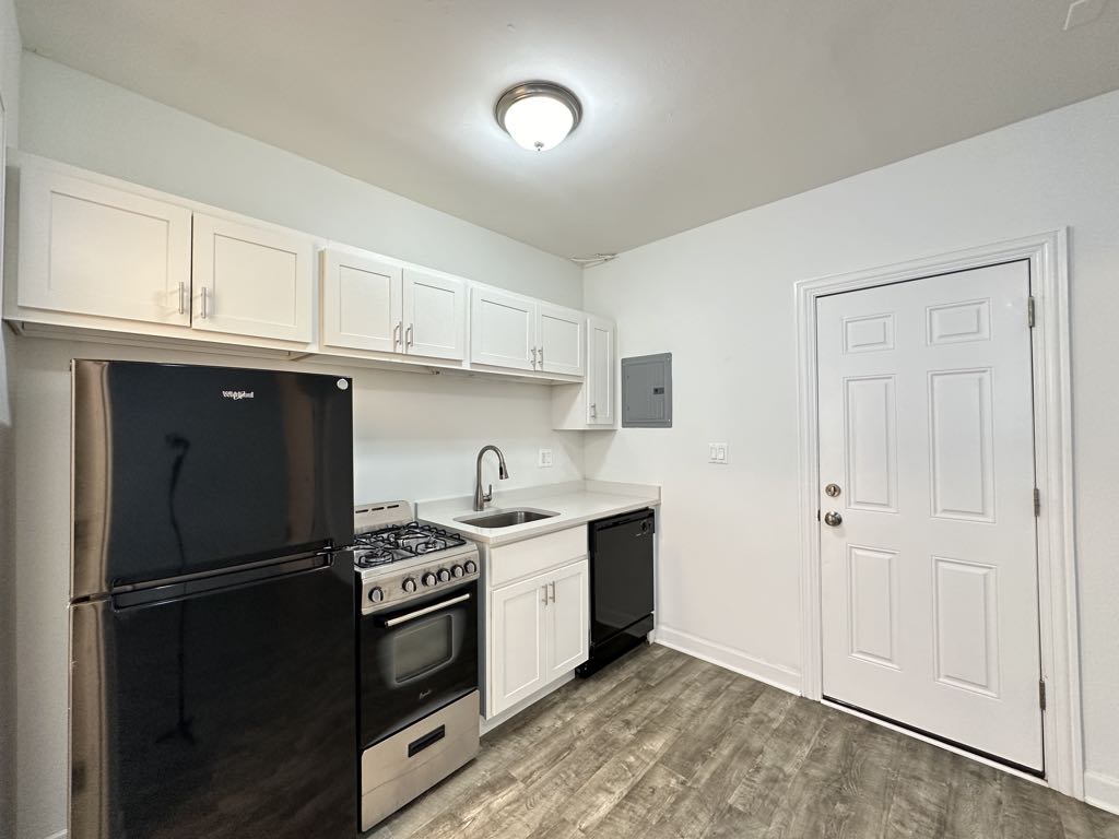 https://chicagocityflats.com/pics/30398-D.jpg?timestamp=2024-12-03T02:50:11-06:00