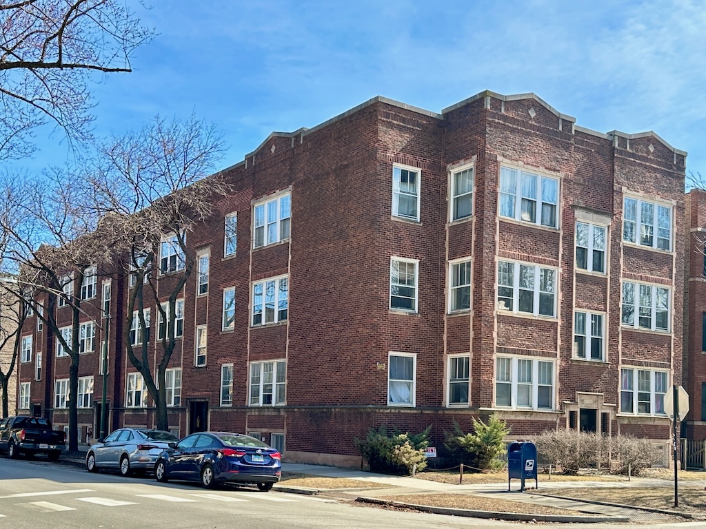 https://chicagocityflats.com/pics/32127-A.jpg?timestamp=2025-03-11T04:42:41-05:00