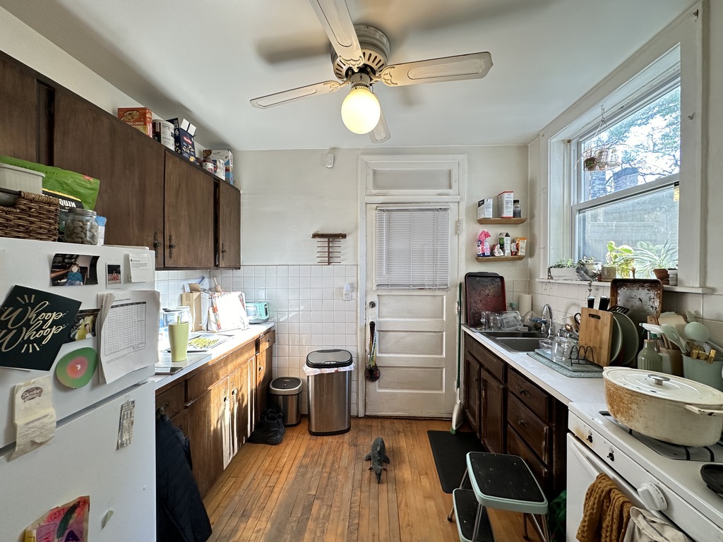 https://chicagocityflats.com/pics/32333-B.jpg?timestamp=2025-05-08T19:06:46-05:00