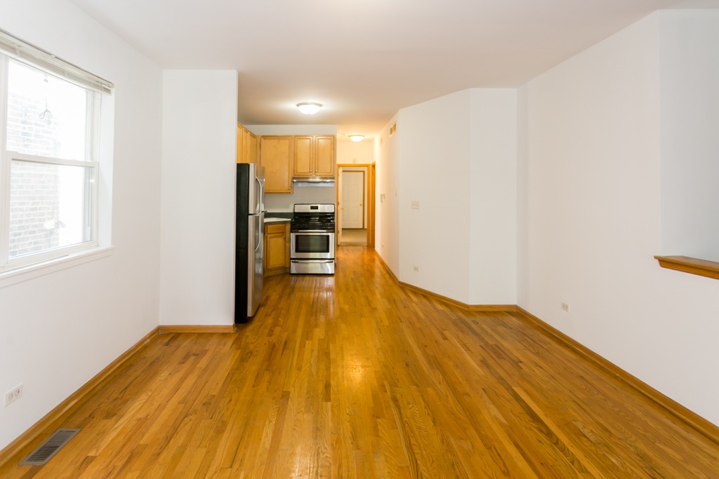 https://chicagocityflats.com/pics/3351-C.jpg?timestamp=2024-12-03T02:50:04-06:00