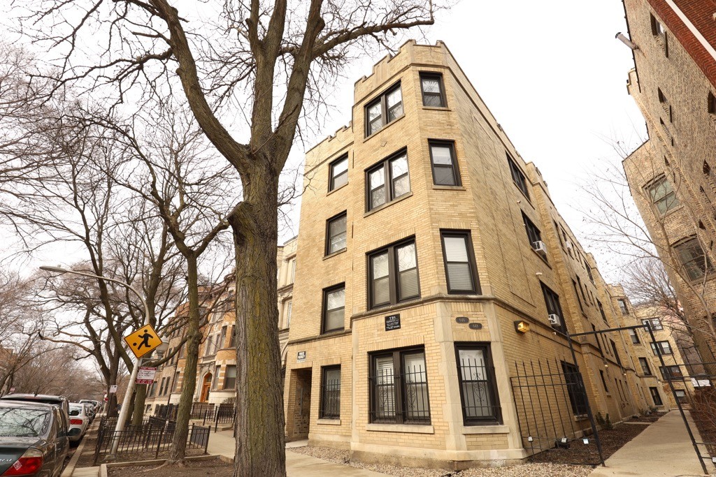 https://chicagocityflats.com/pics/33810-A.jpg?timestamp=2024-12-03T02:50:13-06:00