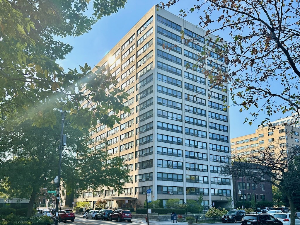 https://chicagocityflats.com/pics/35635-A.jpg?timestamp=2025-04-02T10:18:32-05:00