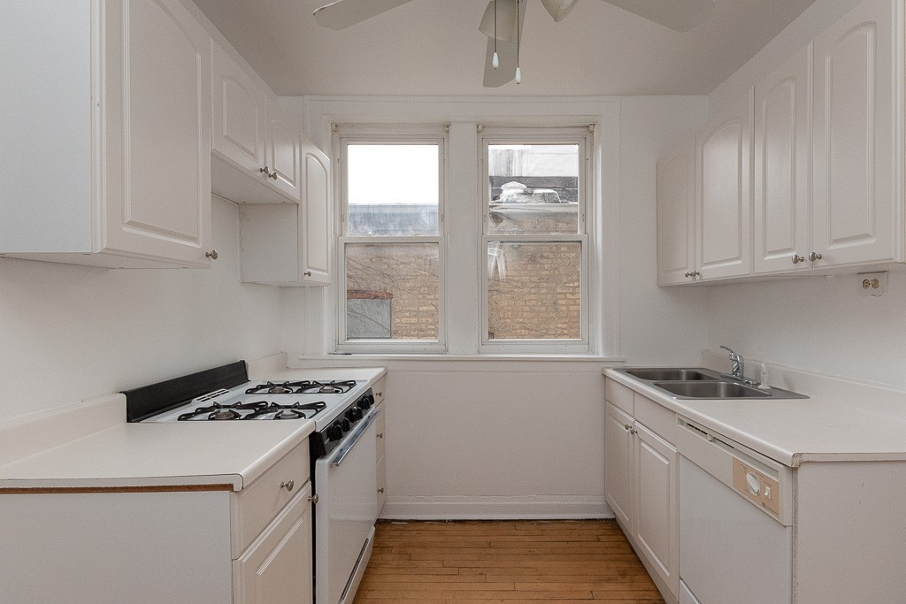 https://chicagocityflats.com/pics/35668-B.jpg?timestamp=2024-12-03T02:50:13-06:00