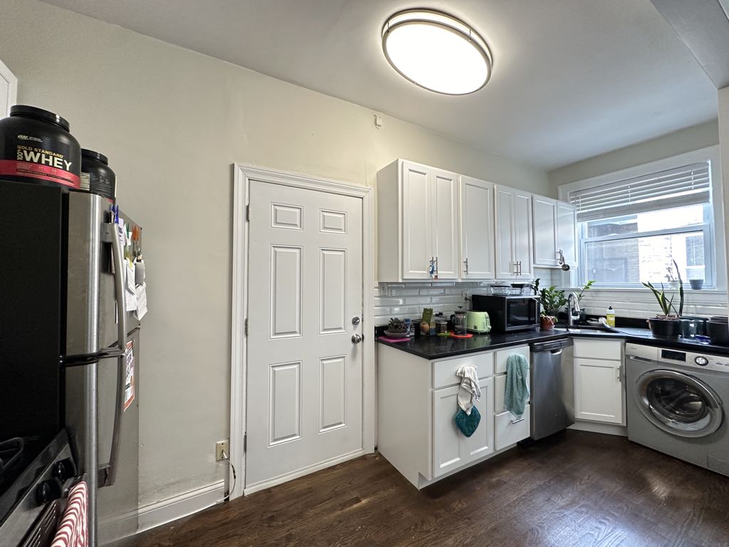 https://chicagocityflats.com/pics/36092-B.jpg?timestamp=2024-12-03T02:50:13-06:00