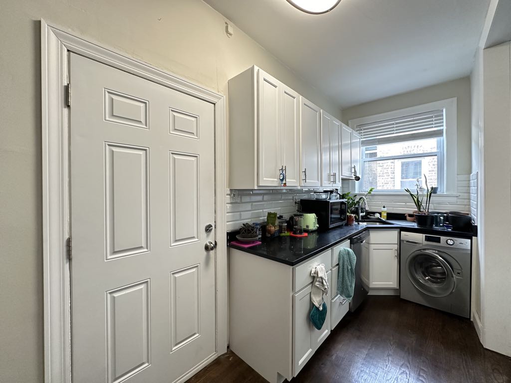 https://chicagocityflats.com/pics/36092-C.jpg?timestamp=2024-12-03T02:50:13-06:00