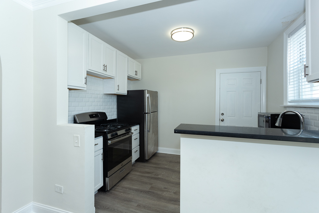 https://chicagocityflats.com/pics/36098-B.jpg?timestamp=2024-12-03T02:50:13-06:00