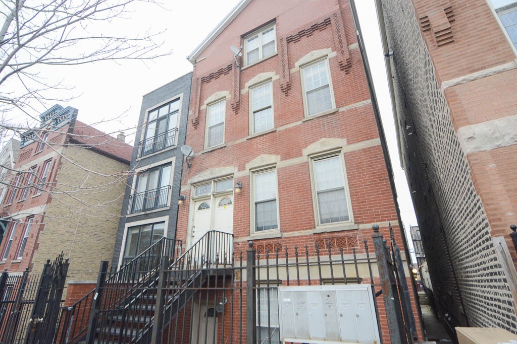 https://chicagocityflats.com/pics/36492-A.jpg?timestamp=2024-12-03T02:50:14-06:00