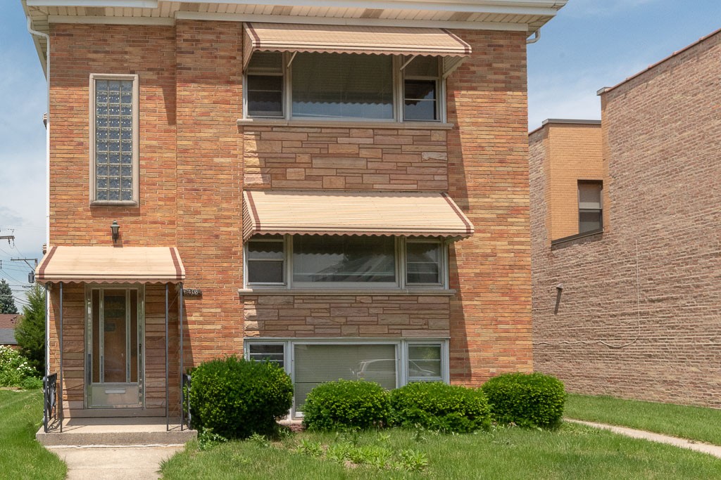 6406 Raven, Chicago, IL - 2,400 USD/ month