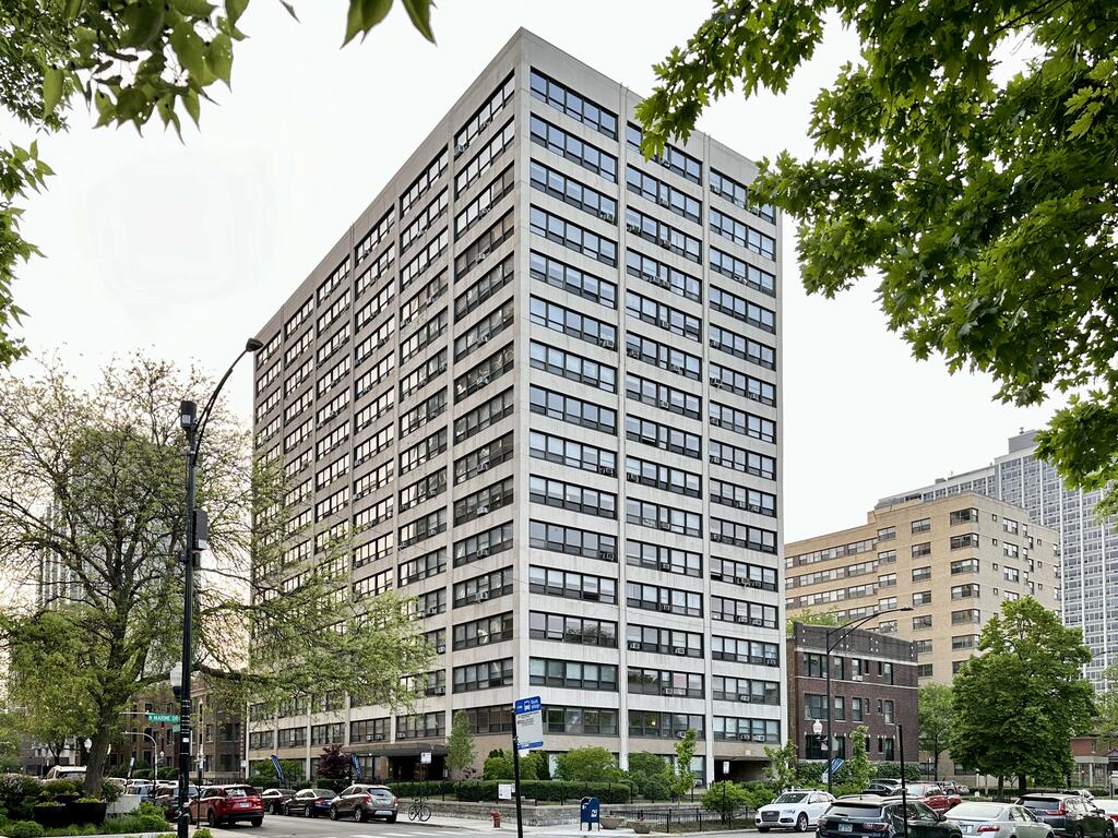 https://chicagocityflats.com/pics/37556-A.jpg?timestamp=2025-06-06T10:34:14-05:00