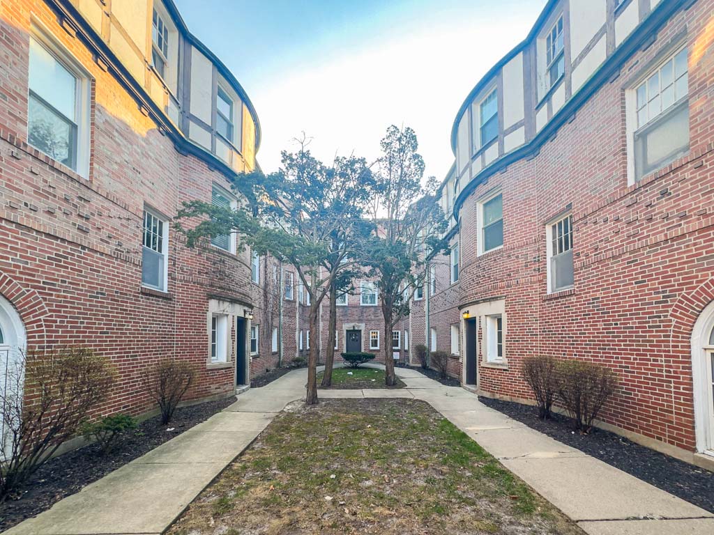 https://chicagocityflats.com/pics/38524-A.jpg?timestamp=2024-12-03T02:50:14-06:00