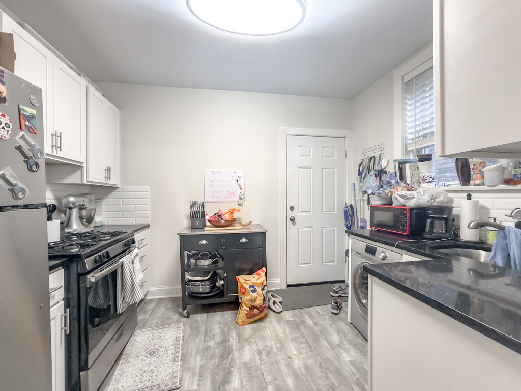 https://chicagocityflats.com/pics/38524-B.jpg?timestamp=2024-12-03T02:50:14-06:00