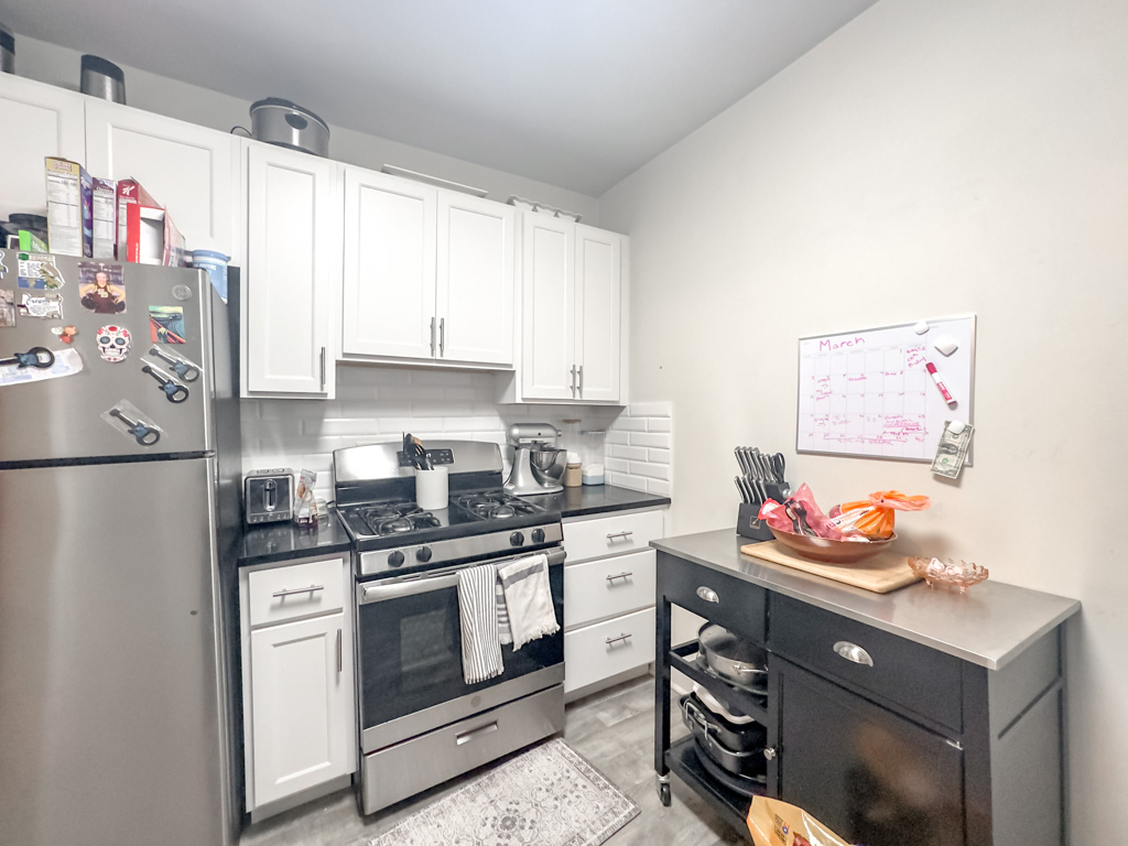 https://chicagocityflats.com/pics/38524-C.jpg?timestamp=2024-12-03T02:50:14-06:00