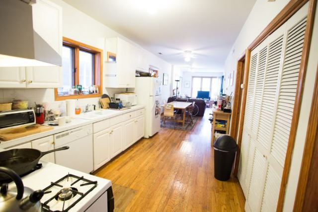 https://chicagocityflats.com/pics/3887-C.jpg?timestamp=2024-12-03T02:50:04-06:00