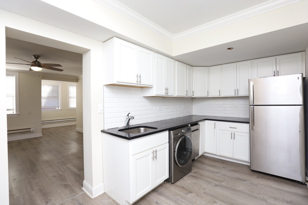 https://chicagocityflats.com/pics/39838-B.jpg?timestamp=2024-12-03T02:50:15-06:00