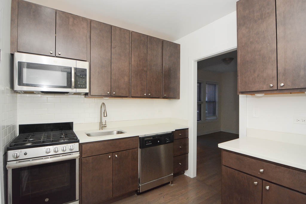 https://chicagocityflats.com/pics/42422-C.jpg?timestamp=2024-12-03T02:50:16-06:00