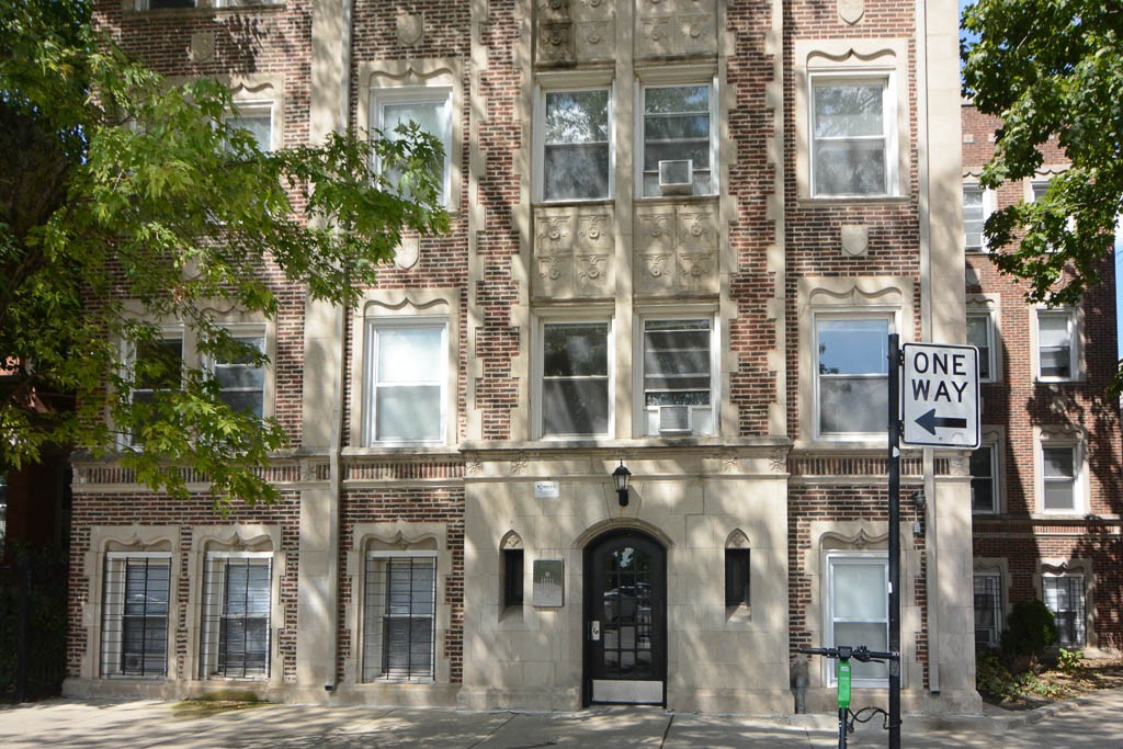https://chicagocityflats.com/pics/42425-A.jpg?timestamp=2024-12-03T02:50:16-06:00