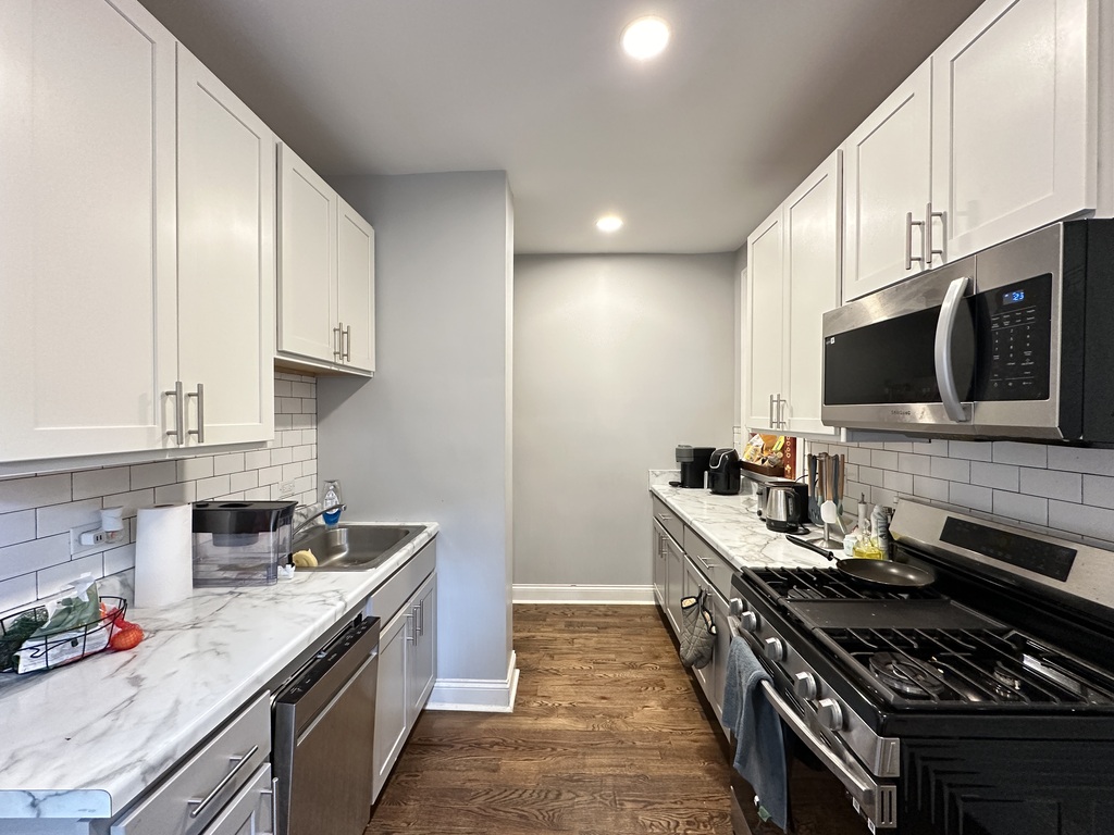 https://chicagocityflats.com/pics/4469-B.jpg?timestamp=2025-05-01T08:10:34-05:00