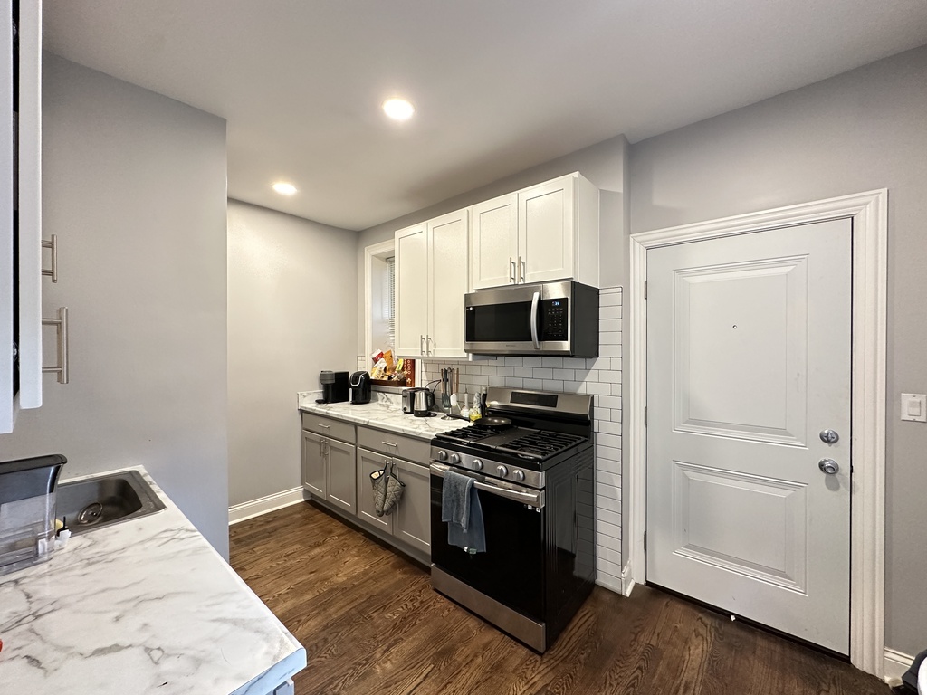 https://chicagocityflats.com/pics/4469-C.jpg?timestamp=2025-05-01T08:10:34-05:00