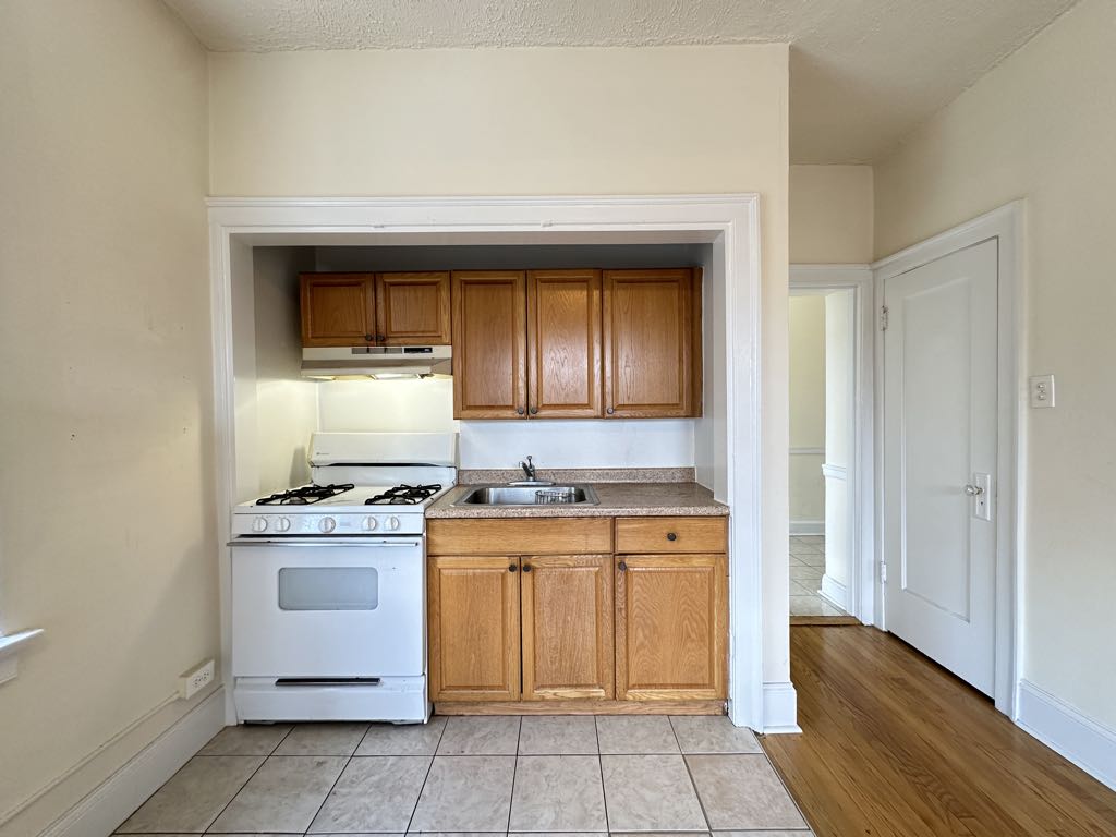 https://chicagocityflats.com/pics/45724-C.jpg?timestamp=2024-12-03T02:50:16-06:00