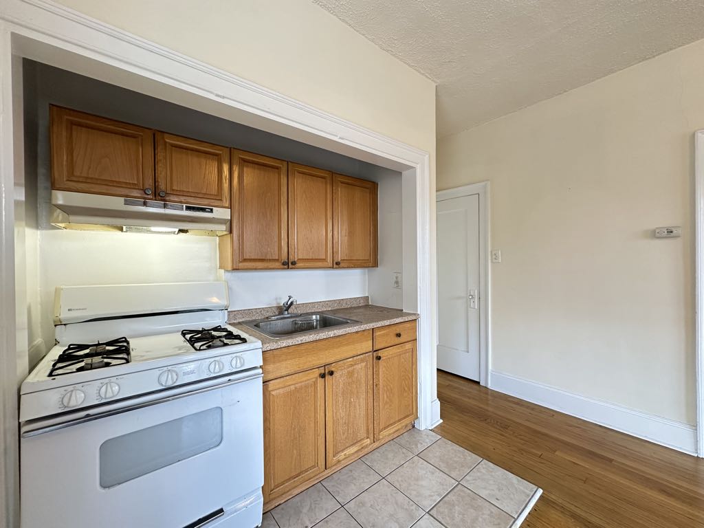 https://chicagocityflats.com/pics/45724-D.jpg?timestamp=2024-12-03T02:50:16-06:00