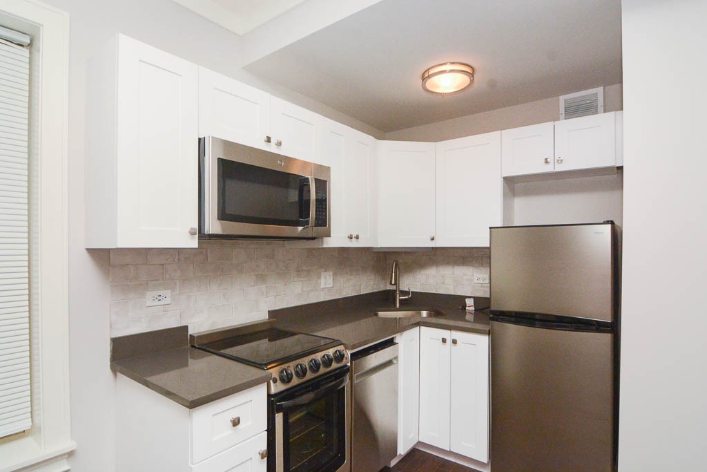 https://chicagocityflats.com/pics/45768-C.jpg?timestamp=2024-12-03T02:50:16-06:00