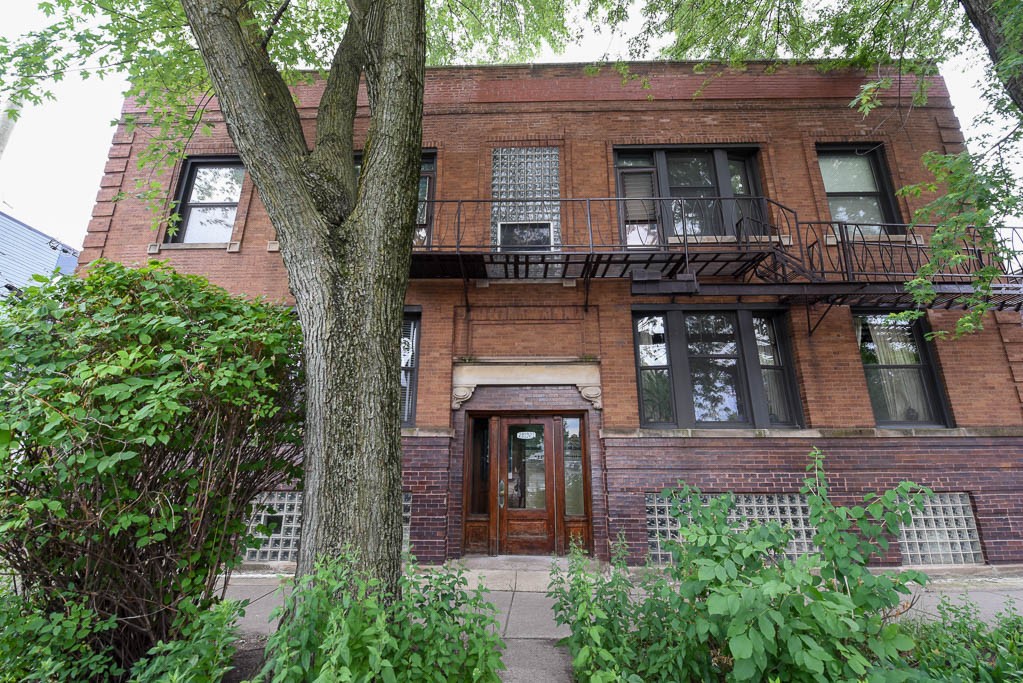 https://chicagocityflats.com/pics/46374-A.jpg?timestamp=2024-12-03T02:50:16-06:00