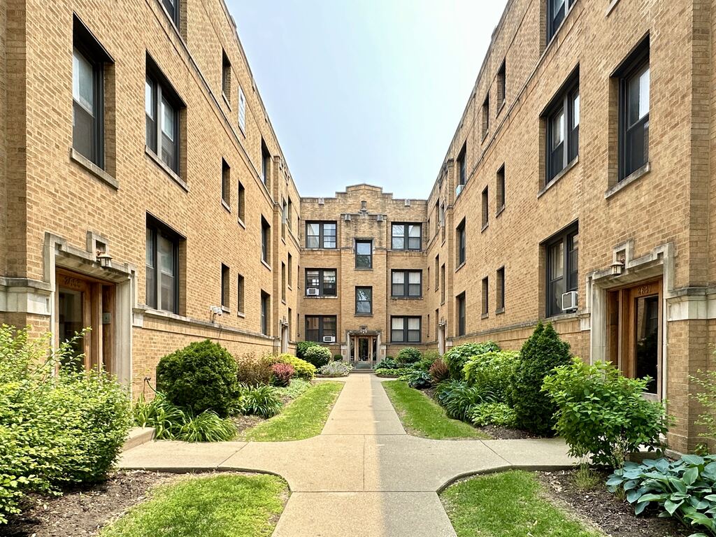 https://chicagocityflats.com/pics/47601-A.jpg?timestamp=2025-06-11T09:03:03-05:00