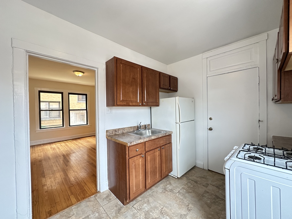 https://chicagocityflats.com/pics/47601-B.jpg?timestamp=2025-06-11T09:03:03-05:00