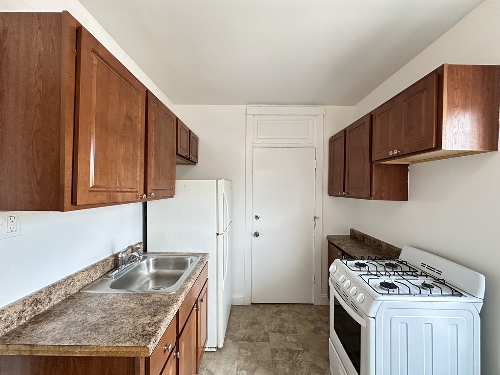 https://chicagocityflats.com/pics/47601-C.jpg?timestamp=2025-06-11T09:03:03-05:00