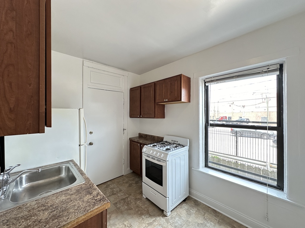https://chicagocityflats.com/pics/47601-D.jpg?timestamp=2025-06-11T09:03:03-05:00