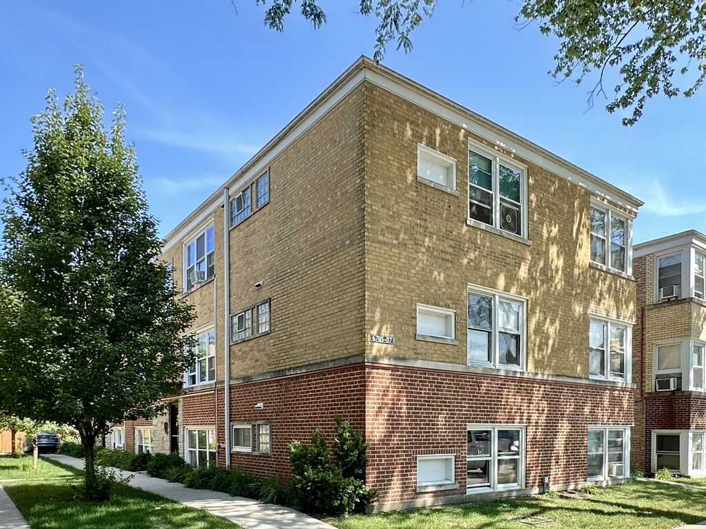 6703 California - 1,300USD / month