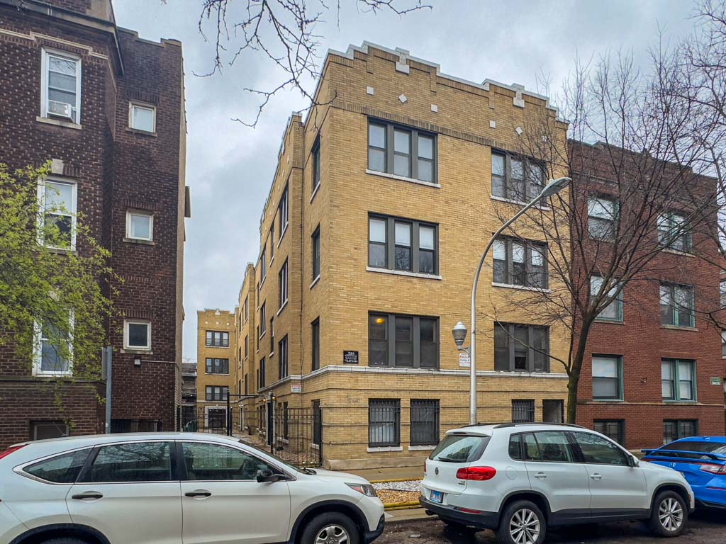 https://chicagocityflats.com/pics/49586-A.jpg?timestamp=2024-12-03T02:50:17-06:00