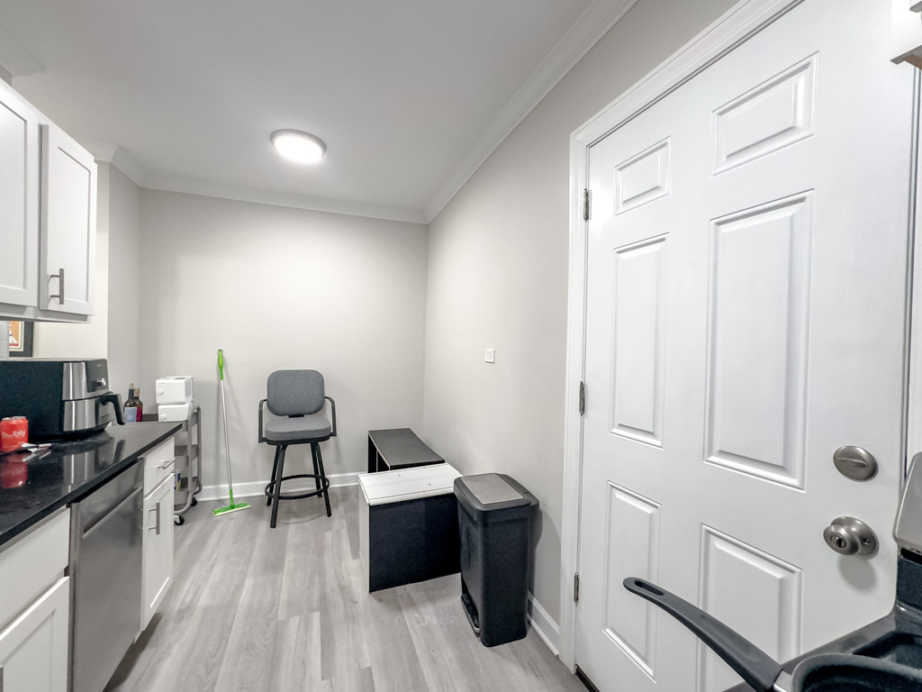 https://chicagocityflats.com/pics/49586-D.jpg?timestamp=2024-12-03T02:50:17-06:00