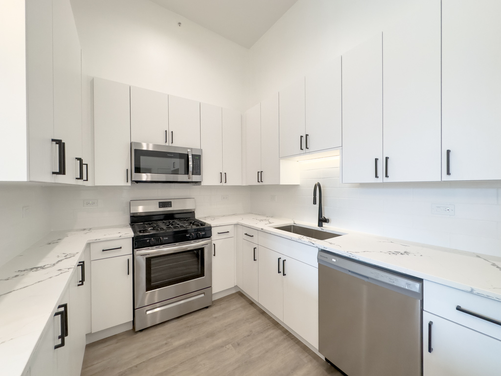 https://chicagocityflats.com/pics/50118-B.jpg?timestamp=2024-12-03T02:50:17-06:00