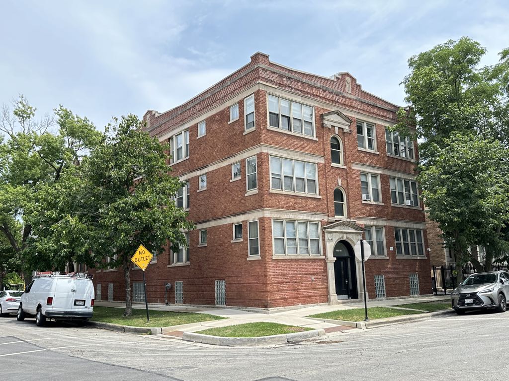 https://chicagocityflats.com/pics/50142-A.jpg?timestamp=2024-12-03T02:50:17-06:00