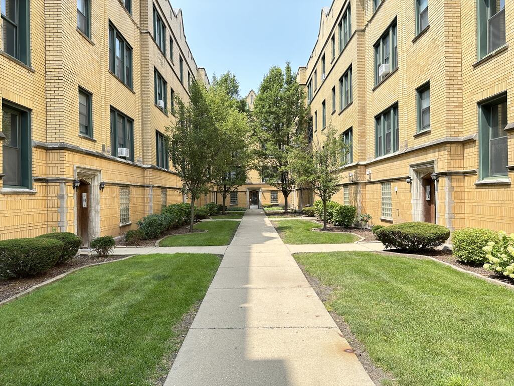 https://chicagocityflats.com/pics/50861-A.jpg?timestamp=2025-04-23T10:25:02-05:00