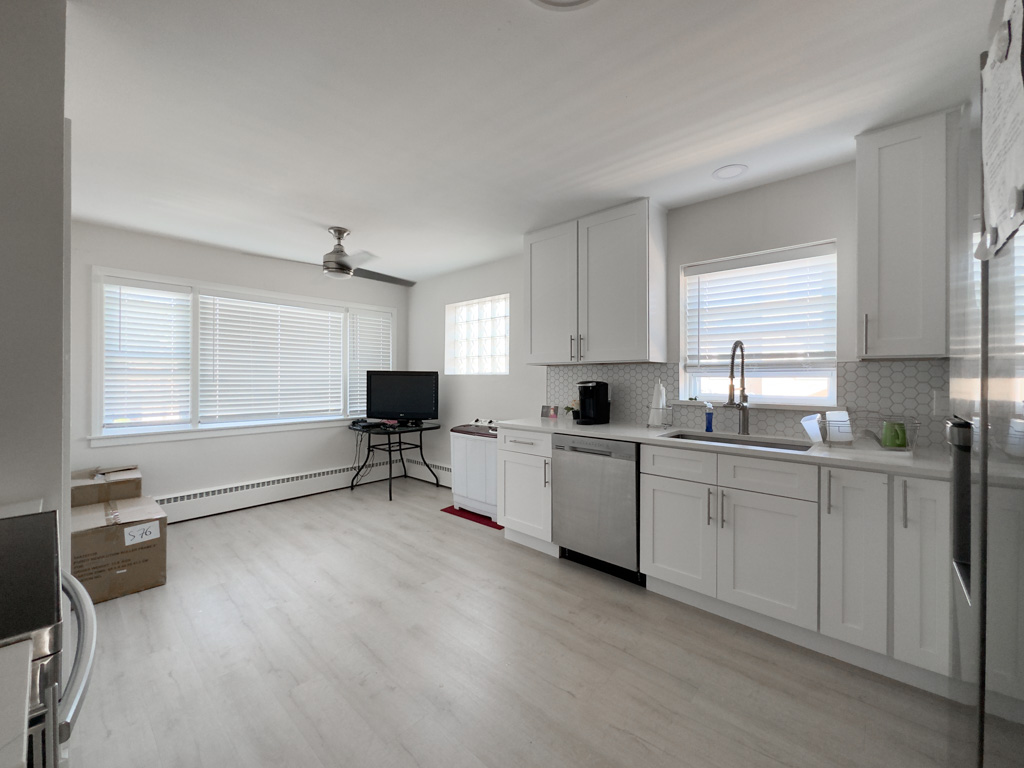 https://chicagocityflats.com/pics/51004-C.jpg?timestamp=2024-12-03T02:50:17-06:00