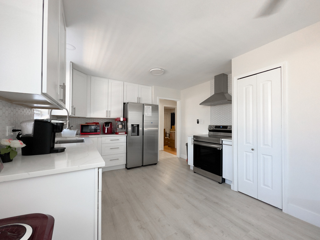 https://chicagocityflats.com/pics/51004-D.jpg?timestamp=2024-12-03T02:50:17-06:00