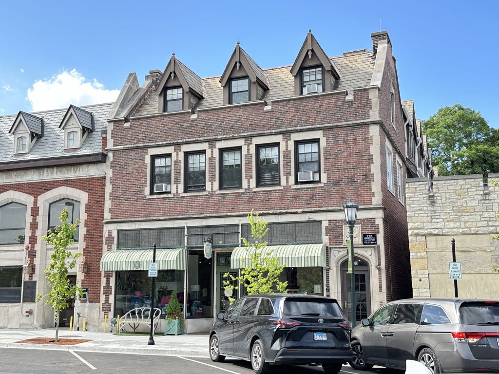https://chicagocityflats.com/pics/52367-A.jpg?timestamp=2024-12-03T02:50:17-06:00
